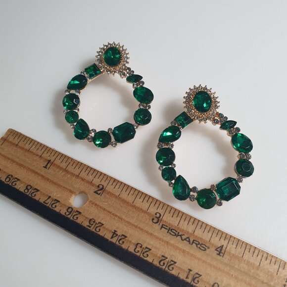 Emerald Green Acrylic Crystal Gold Tone Hoop Earrings Costume Jewelry Gift - Picture 3 of 5